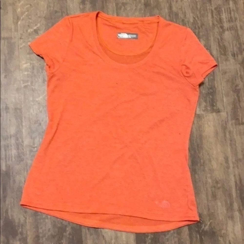 The north face women’s orange tee size medium - Picture 4 of 4